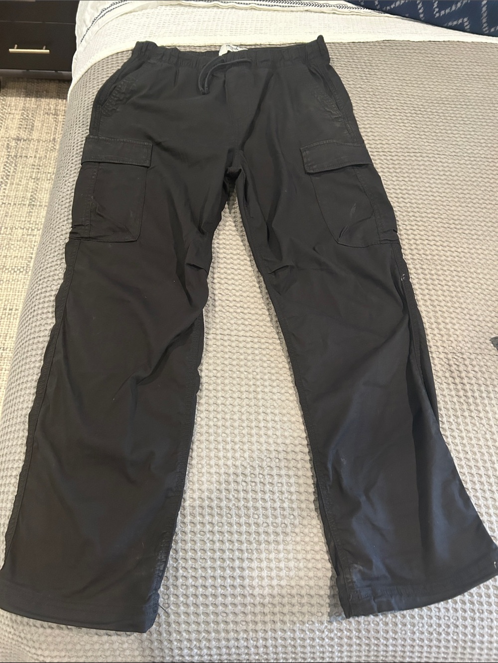 Hollister Black Men's Cargo Pants with Drawstring Waist
